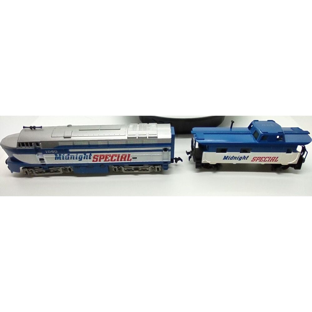 Tyco HO Scale Midnight Special Diesel Locomotive Engine 1060 and Caboose 1977
